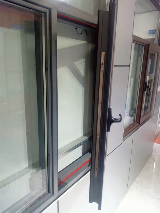 防火窗在高層建筑中的應用與重要性